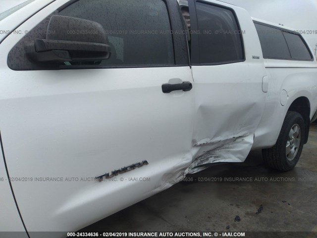 5TFUM5F15BX025053 - 2011 TOYOTA TUNDRA DOUBLE CAB SR5 WHITE photo 6