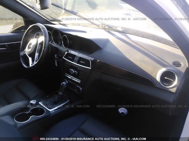 WDDGF4HB2EA960180 - 2014 MERCEDES-BENZ C 250 WHITE photo 5