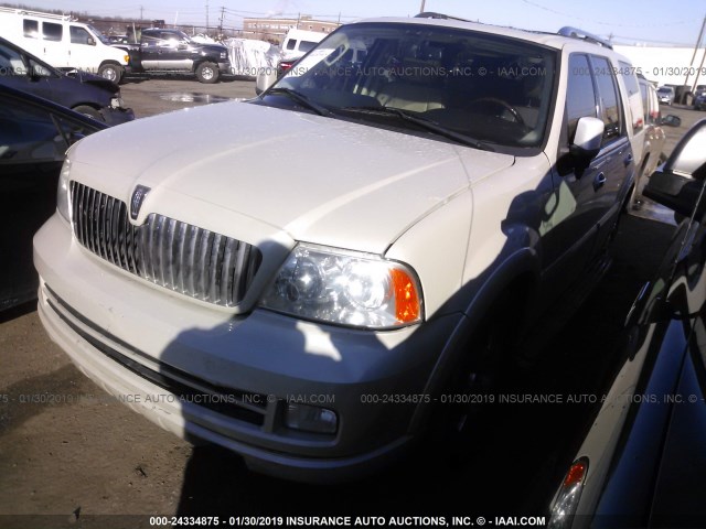 5LMFU285X6LJ05168 - 2006 LINCOLN NAVIGATOR Ақ фото 2