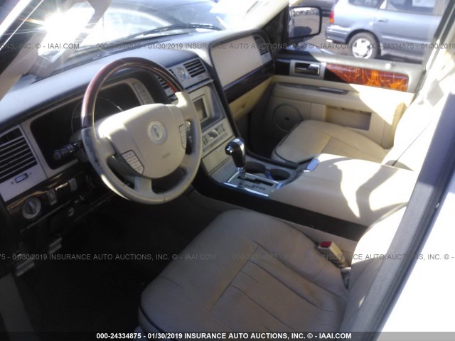 5LMFU285X6LJ05168 - 2006 LINCOLN NAVIGATOR Ақ фото 5