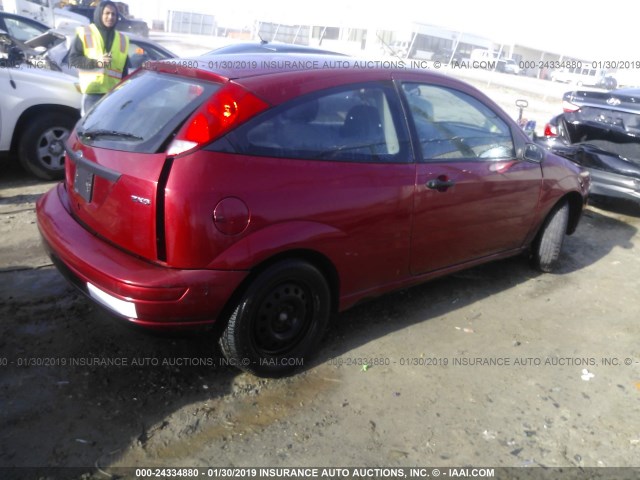 3FAFP31N75R106797 - 2005 FORD FOCUS ZX3 RED photo 4