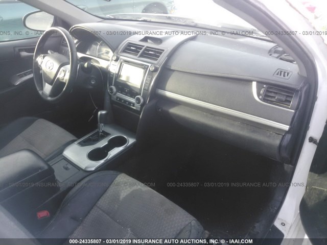 4T1BF1FK0EU840216 - 2014 TOYOTA CAMRY L/SE/LE/XLE 白色 照片 5
