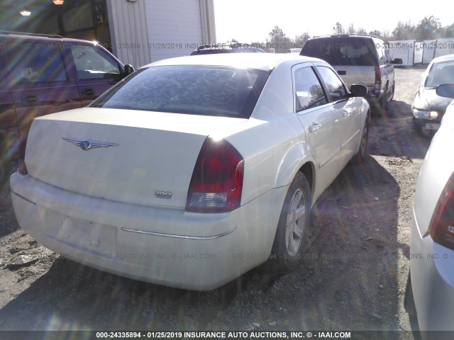 2C3JA53G95H130695 - 2005 CHRYSLER 300 TOURING WHITE photo 4