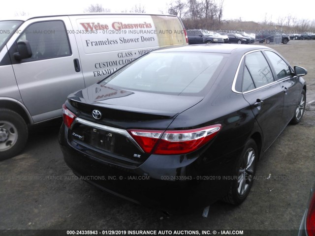 4T1BF1FK4GU258039 - 2016 TOYOTA CAMRY LE/XLE/SE/XSE BLACK photo 4