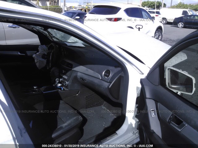 WDDGF4HB0DR264708 - 2013 MERCEDES-BENZ C 250 WHITE photo 5