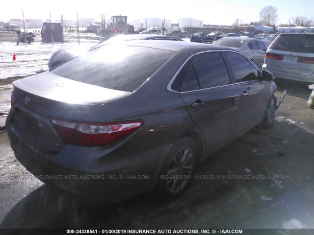 4T1BF1FKXGU189762 - 2016 TOYOTA CAMRY LE/XLE/SE/XSE ნაცრისფერი ფოტო 4