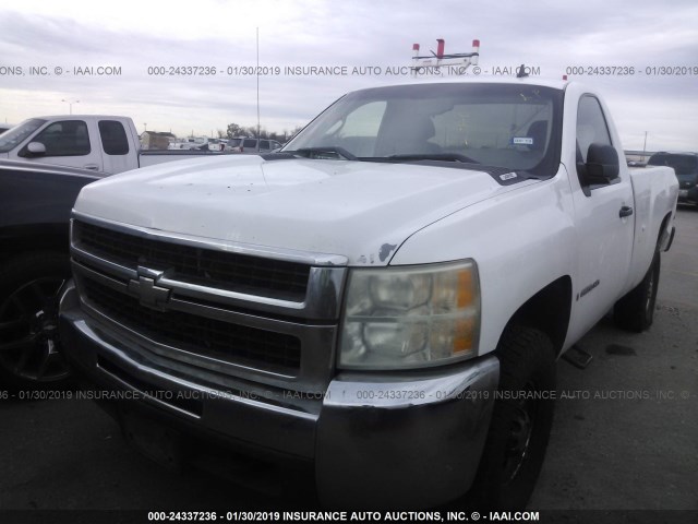 1GCHC24K57E526557 - 2007 CHEVROLET SILVERADO C2500 HEAVY DUTY WHITE photo 2