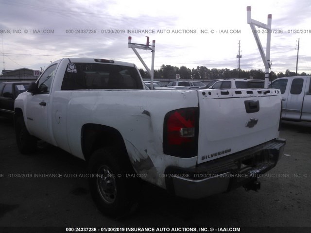 1GCHC24K57E526557 - 2007 CHEVROLET SILVERADO C2500 HEAVY DUTY WHITE photo 3