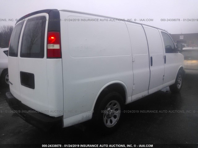 1GCFG15X491117833 - 2009 CHEVROLET EXPRESS G1500  WHITE photo 4