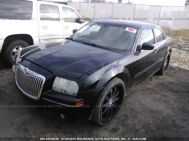 2C3JA53G25H690994 - 2005 CHRYSLER 300 BLACK photo 2