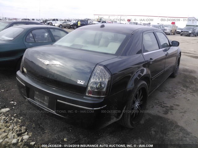 2C3JA53G25H690994 - 2005 CHRYSLER 300 BLACK photo 4