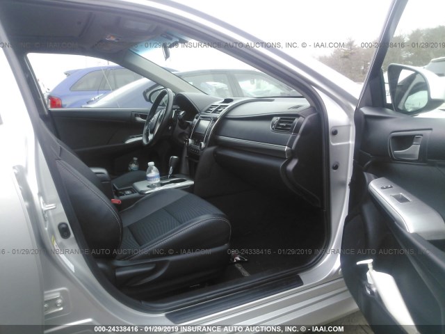 4T1BF1FK9CU103013 - 2012 TOYOTA CAMRY SE/LE/XLE 银色 照片 5
