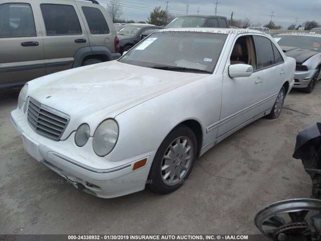 WDBJF65J1YB120850 - 2000 MERCEDES-BENZ E 320 WHITE photo 2