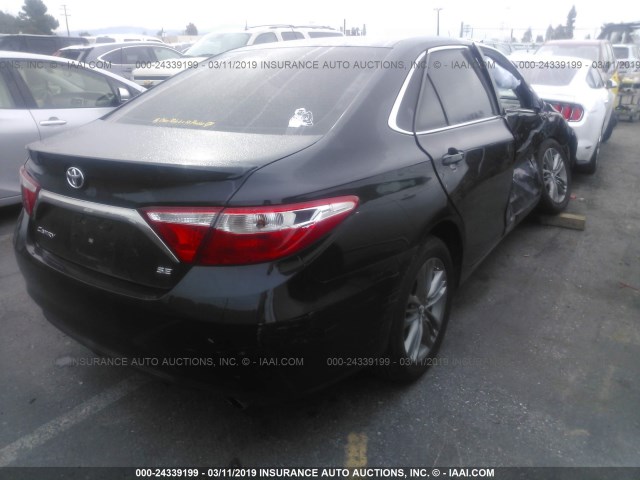 4T1BF1FK6GU233188 - 2016 TOYOTA CAMRY LE/XLE/SE/XSE BLACK photo 4