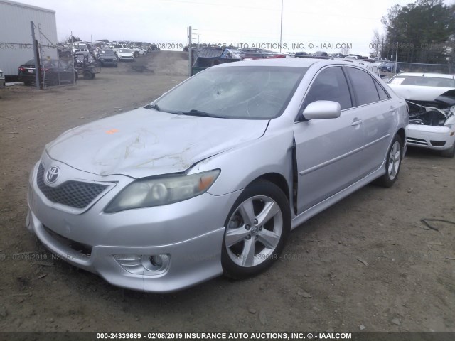 4T1BF3EK9BU689918 - 2011 TOYOTA CAMRY SE/LE/XLE 灰色 照片 2