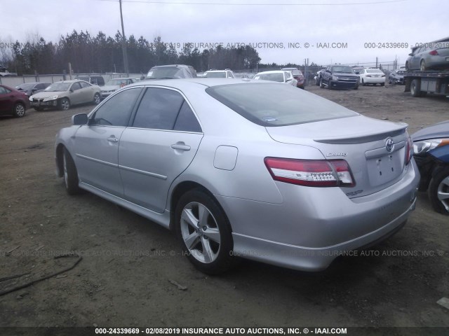 4T1BF3EK9BU689918 - 2011 TOYOTA CAMRY SE/LE/XLE 灰色 照片 3