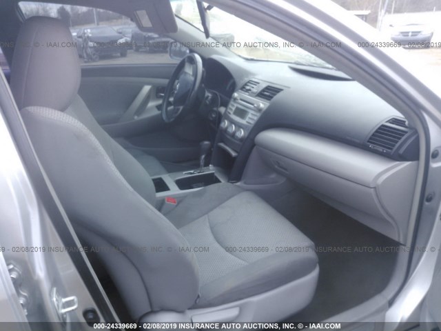 4T1BF3EK9BU689918 - 2011 TOYOTA CAMRY SE/LE/XLE 灰色 照片 5