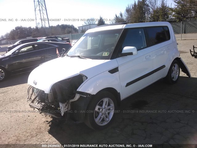 KNDJT2A25A7067869 - 2010 KIA SOUL +/!/SPORT WHITE photo 2