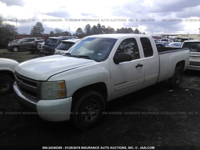 1GCEC19098E151696 - 2008 CHEVROLET SILVERADO C1500 WHITE photo 2