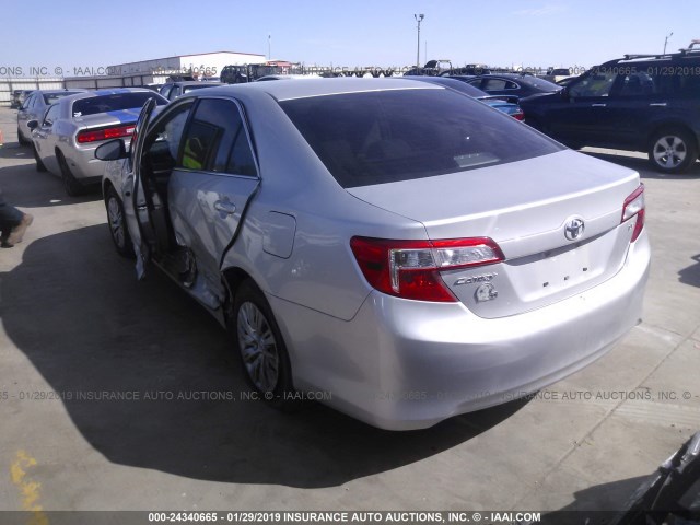 4T1BF1FK0DU208038 - 2013 TOYOTA CAMRY L/SE/LE/XLE 银色 照片 3