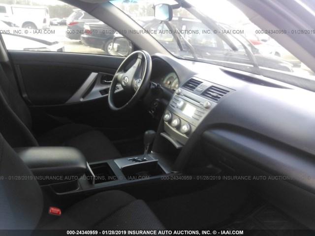 4T1BF3EK1BU759296 - 2011 TOYOTA CAMRY SE/LE/XLE 灰色 照片 5