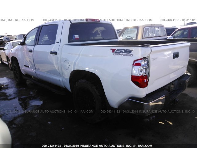 5TFEM5F15JX134258 - 2018 TOYOTA TUNDRA CREWMAX SR5 WHITE photo 3