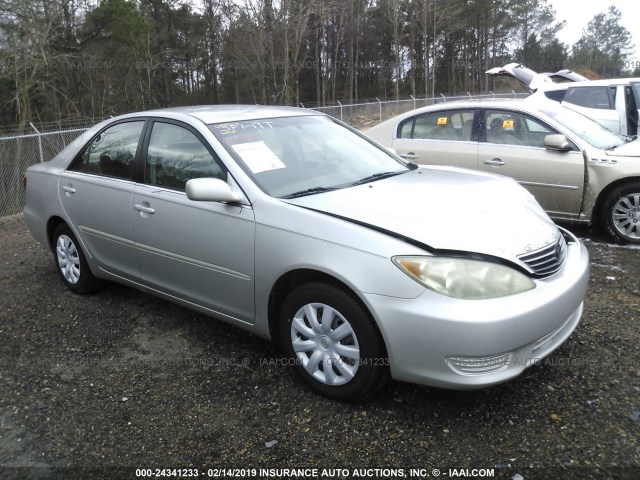 4T1BE32K25U435267 - 2005 TOYOTA CAMRY LE/XLE/SE SILVER photo 1