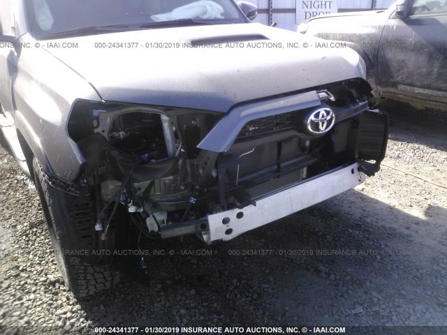 JTEBU5JR2J5546435 - 2018 TOYOTA 4RUNNER SR5 PREM/LTDL/TRAIL/TRD GRAY photo 6