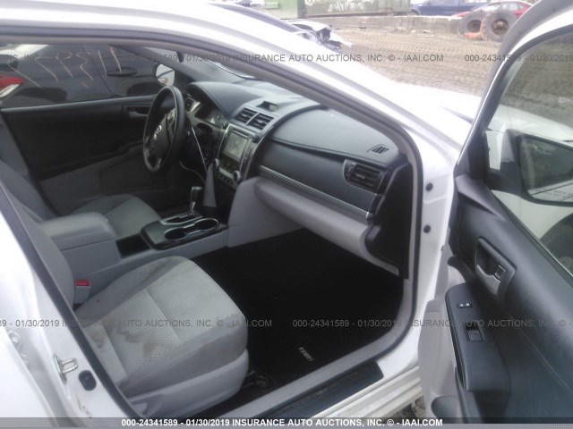 4T1BF1FK8EU761456 - 2014 TOYOTA CAMRY L/SE/LE/XLE 白色 照片 5