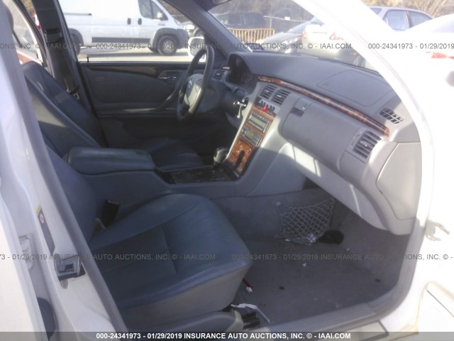 WDBJF65J91B307484 - 2001 MERCEDES-BENZ E 320 WHITE photo 5