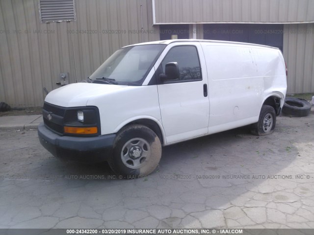 1GCFG15X881103139 - 2008 CHEVROLET EXPRESS G1500  WHITE photo 2