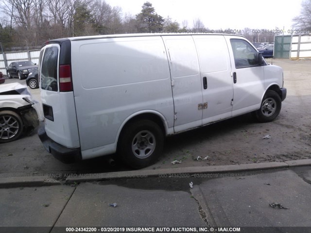 1GCFG15X881103139 - 2008 CHEVROLET EXPRESS G1500  WHITE photo 4