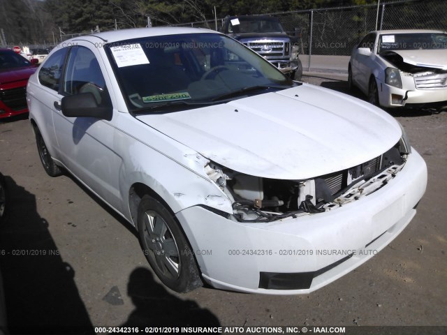 1FAHP32N28W217248 - 2008 FORD FOCUS S/SE WHITE photo 6