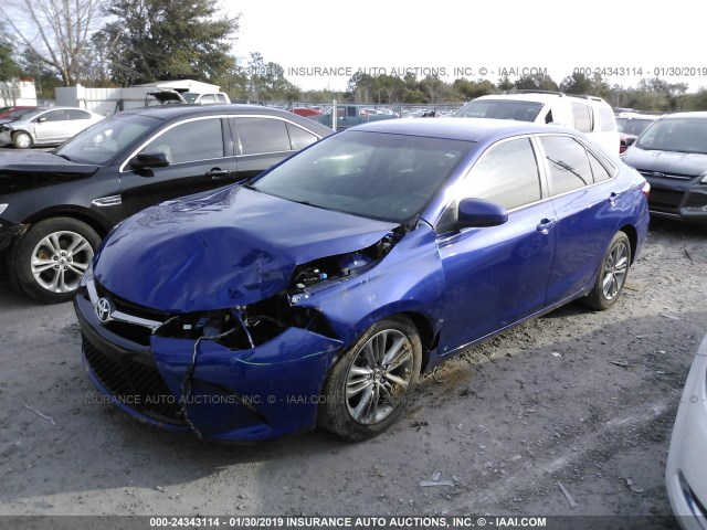 4T1BF1FK6GU527383 - 2016 TOYOTA CAMRY LE/XLE/SE/XSE BLUE photo 2