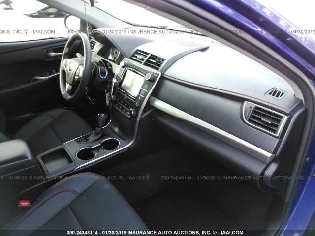 4T1BF1FK6GU527383 - 2016 TOYOTA CAMRY LE/XLE/SE/XSE BLUE photo 5