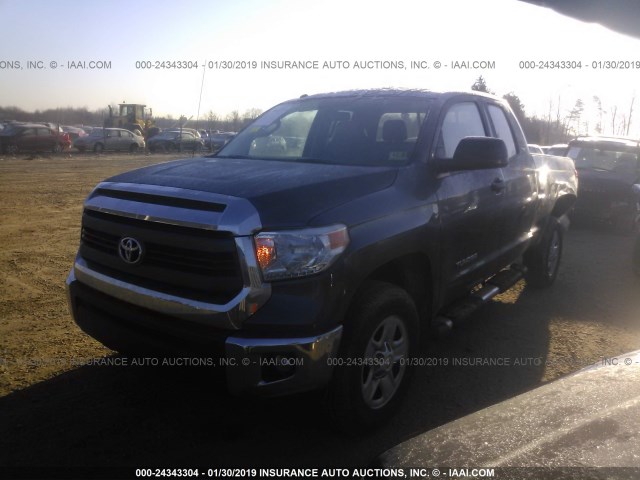 5TFUM5F18FX062720 - 2015 TOYOTA TUNDRA DOUBLE CAB SR/SR5 GRAY photo 2