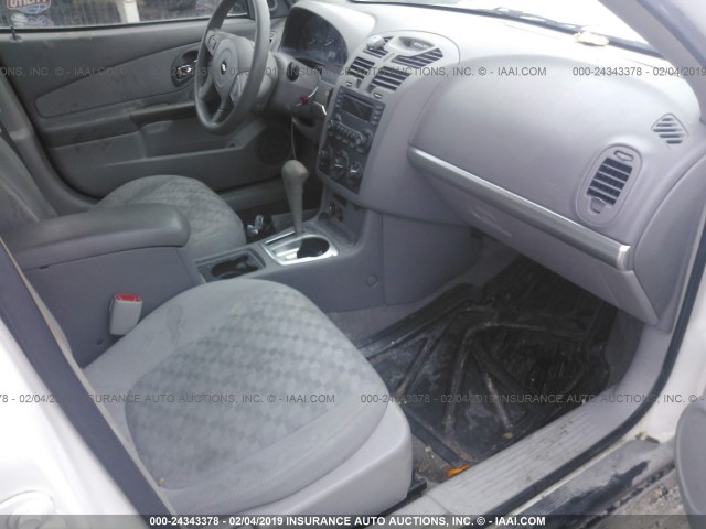 1G1ZT54875F215139 - 2005 CHEVROLET MALIBU LS WHITE photo 5