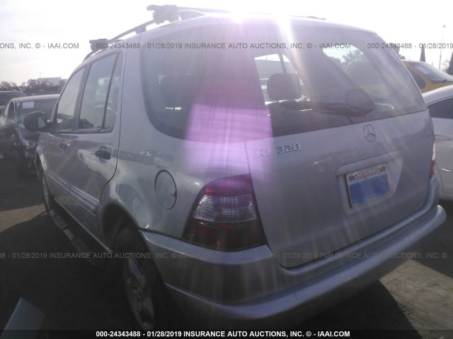 4JGAB54E61A225094 - 2001 MERCEDES-BENZ ML 320 SILVER photo 3