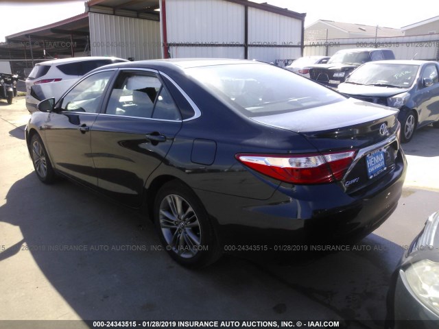 4T1BF1FK5GU245476 - 2016 TOYOTA CAMRY LE/XLE/SE/XSE BLUE photo 3