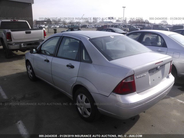 1FAFP34N27W275766 - 2007 FORD FOCUS ZX4/S/SE/SES SILVER photo 3