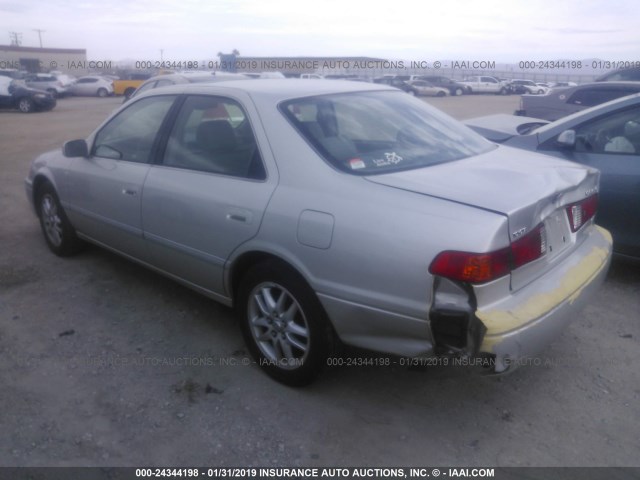 JT2BF28K010302410 - 2001 TOYOTA CAMRY LE/XLE SILVER photo 3