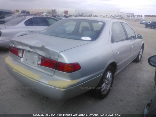 JT2BF28K010302410 - 2001 TOYOTA CAMRY LE/XLE SILVER photo 4