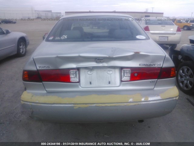 JT2BF28K010302410 - 2001 TOYOTA CAMRY LE/XLE SILVER photo 6