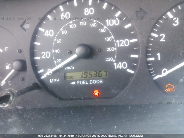 JT2BF28K010302410 - 2001 TOYOTA CAMRY LE/XLE SILVER photo 7