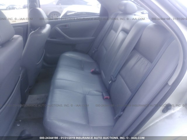 JT2BF28K010302410 - 2001 TOYOTA CAMRY LE/XLE SILVER photo 8