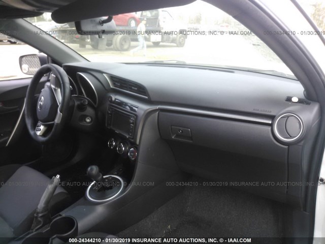 JTKJF5C72E3070980 - 2014 TOYOTA SCION TC 白色 照片 5