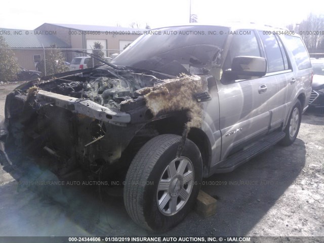 5LMFU28R54LJ30074 - 2004 LINCOLN NAVIGATOR SILVER photo 2