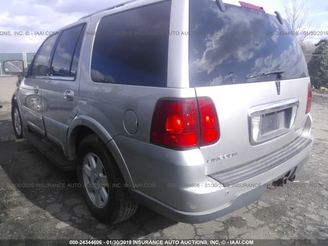 5LMFU28R54LJ30074 - 2004 LINCOLN NAVIGATOR SILVER photo 3