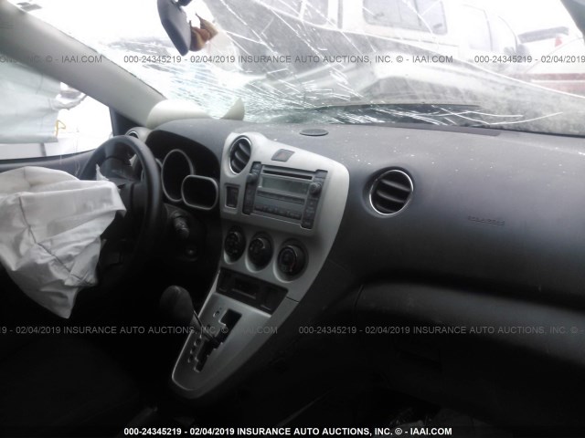 2T1KU40E39C095222 - 2009 TOYOTA COROLLA MATRIX  WHITE photo 5