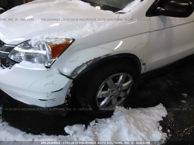 5J6RE4H42BL092912 - 2011 HONDA CR-V SE WHITE photo 6